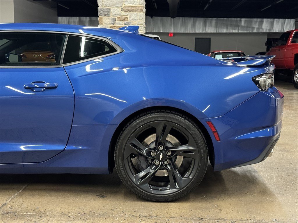 Used 2019 Chevrolet Camaro SS RWD image 8