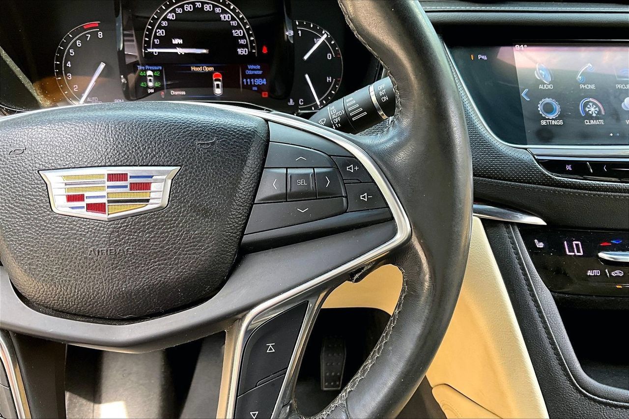 Used 2017 Cadillac XT5 Luxury w/ Driver Awareness Package FWD image 11