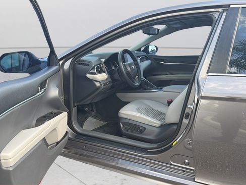 Used 2022 Toyota Camry SE w/ Convenience Package FWD image 13
