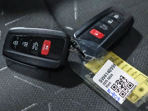 Certified 2025 Toyota RAV4 XLE w/ Convenience Package FWD image 43