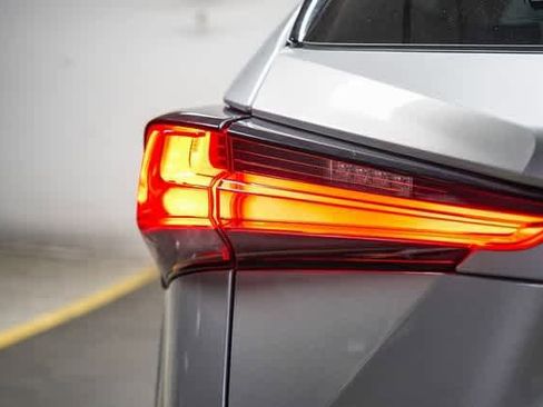 Used 2018 Lexus NX 300 FWD image 11