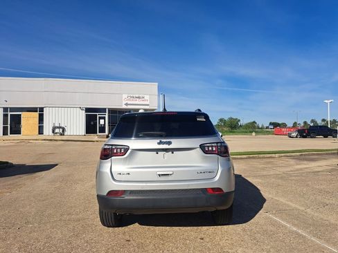 Used 2025 Jeep Compass Limited image 6
