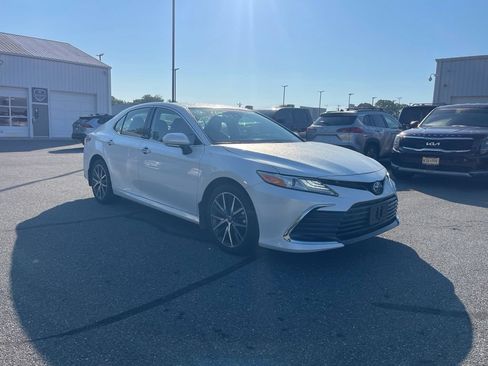 Used 2024 Toyota Camry XLE AWD/4WD image 7