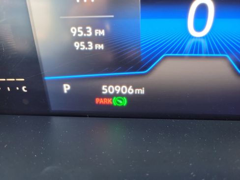 Used 2022 Volkswagen Tiguan SE R-Line image 33