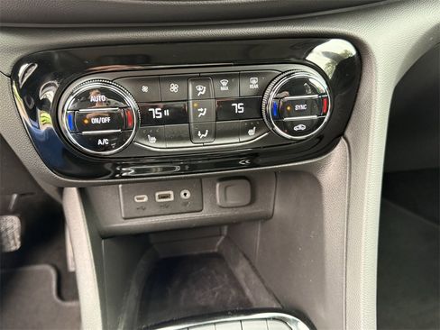 Used 2022 Buick Encore GX Essence w/ Experience Buick Package image 28