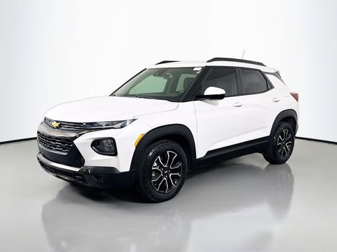 Used 2023 Chevrolet TrailBlazer ACTIV w/ Technology Package image 4