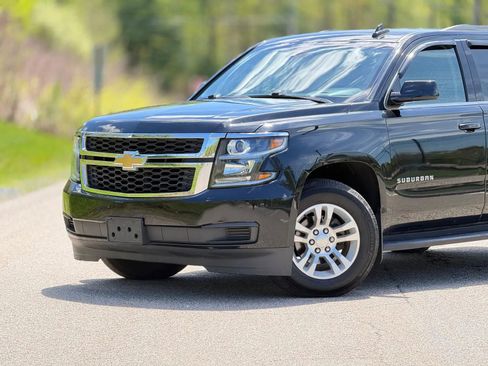 Used 2020 Chevrolet Suburban LT AWD/4WD image 3