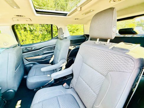 Used 2018 GMC Acadia SLE image 33