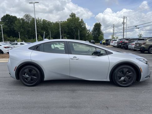 Used 2024 Toyota Prius LE FWD image 8