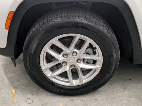 Certified 2024 Jeep Grand Cherokee Laredo X w/ Trailer Tow Package image 11