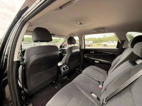 Used 2018 Kia Sorento FWD image 14