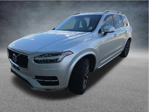 Used 2018 Volvo XC90 T6 Momentum w/ Convenience Package AWD/4WD image 4