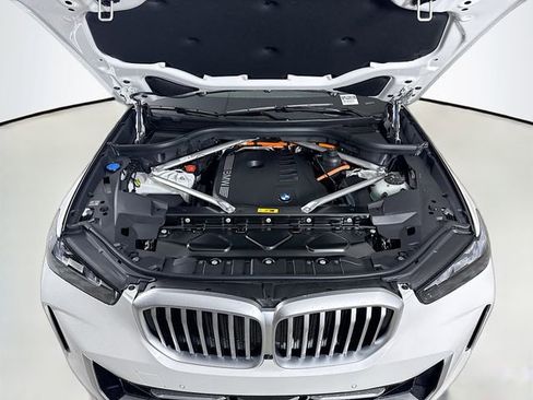 New 2026 BMW X5 xDrive50e image 30