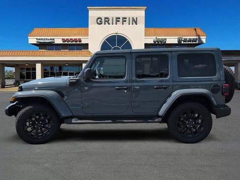Used 2025 Jeep Wrangler Unlimited Sahara AWD/4WD image 10