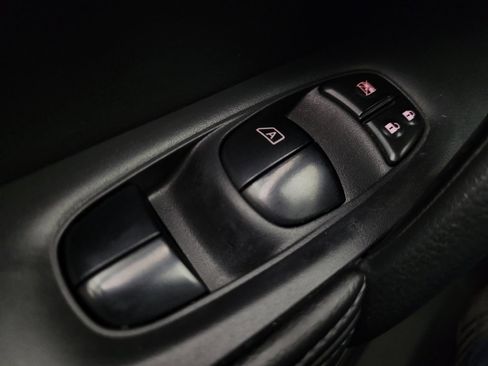 Used 2015 Nissan Rogue SV FWD image 27