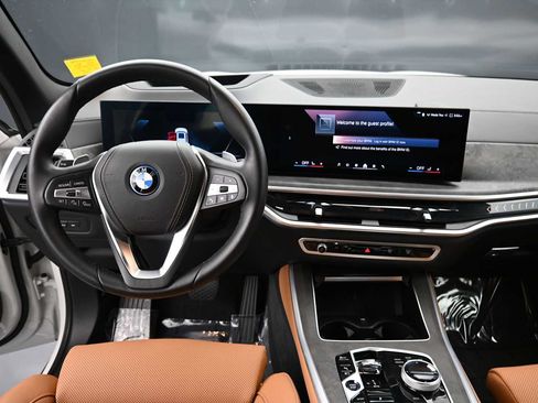 Used 2025 BMW X5 xDrive50e w/ Executive Package AWD/4WD image 15