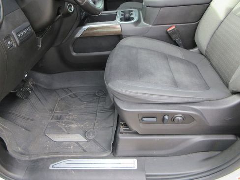 Certified 2022 Chevrolet Silverado 2500 LT w/ Convenience Package image 24