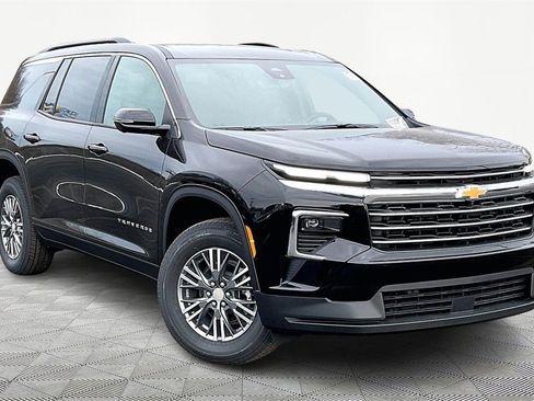 New 2026 Chevrolet Traverse LT w/ Driver Confidence Package image 2