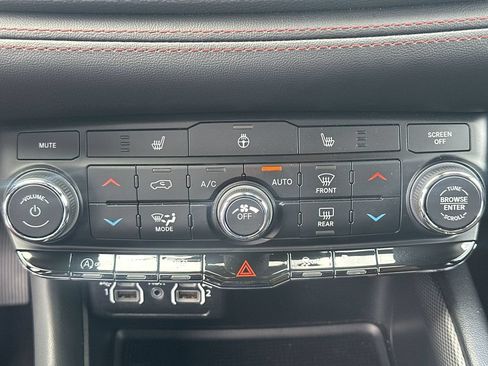 Used 2025 Dodge Durango GT AWD/4WD image 29