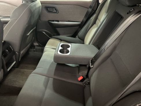 Used 2023 Nissan Rogue S AWD/4WD image 5