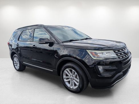 Used 2016 Ford Explorer XLT w/ Equipment Group 202A image 3