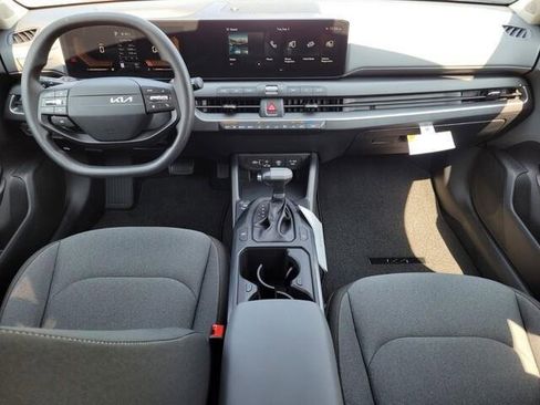 Used 2025 Kia K4 LXS image 13