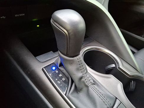 Used 2022 Toyota Camry XSE image 12