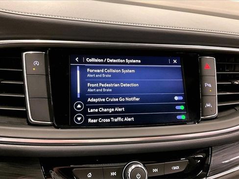 Used 2023 Buick Enclave Essence image 33