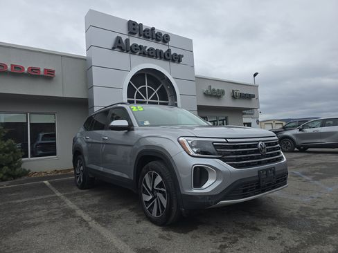 Used 2025 Volkswagen Atlas SE image 1
