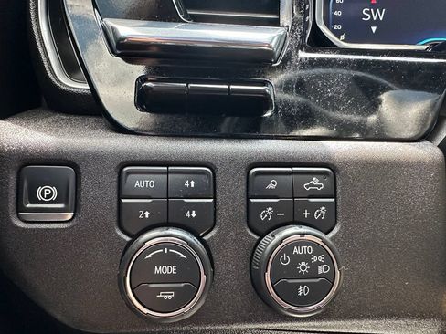 Used 2024 Chevrolet Silverado 1500 High Country AWD/4WD image 15