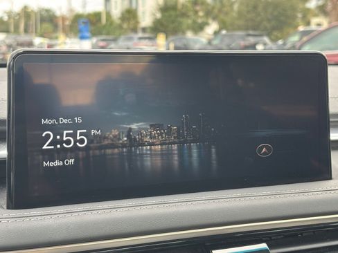 Used 2025 Genesis G70 2.5T image 21