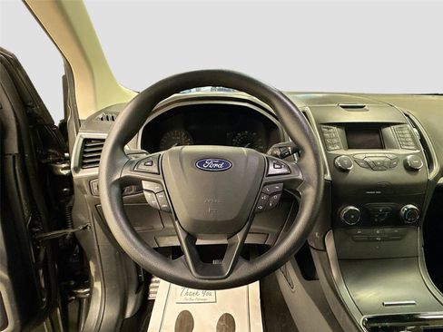 Used 2019 Ford Edge SE image 11