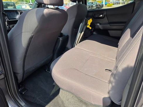 Used 2019 Toyota Tacoma TRD Sport AWD/4WD image 12