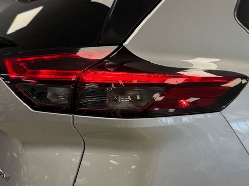 Used 2022 Nissan Rogue SV FWD image 29