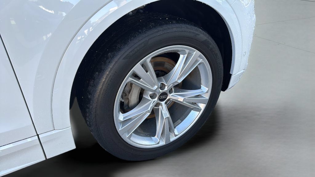 Used 2022 Audi Q8 Premium Plus AWD/4WD image 43