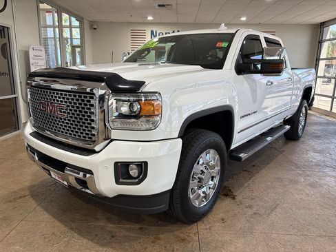 Used 2016 GMC Sierra 2500 Denali w/ Duramax Plus Package AWD/4WD image 6