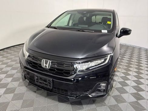 Used 2025 Honda Odyssey Touring image 2