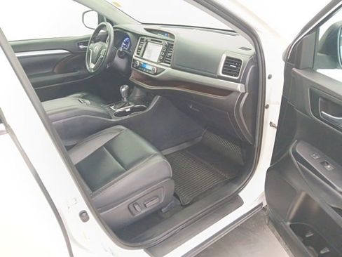 Used 2019 Toyota Highlander XLE image 45