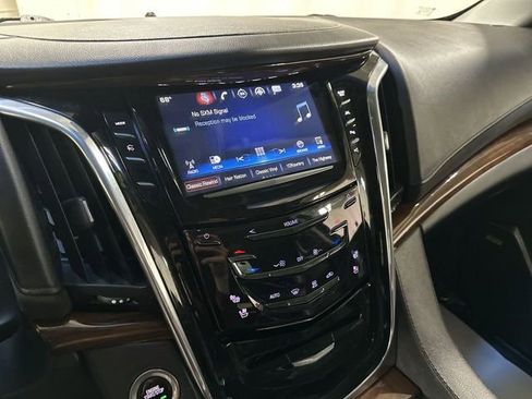 Used 2018 Cadillac Escalade Luxury image 11