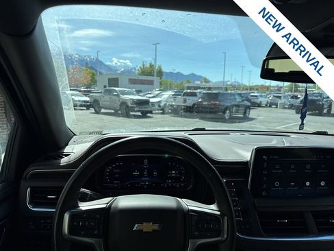 Used 2023 Chevrolet Suburban LT w/ Luxury Package image 21