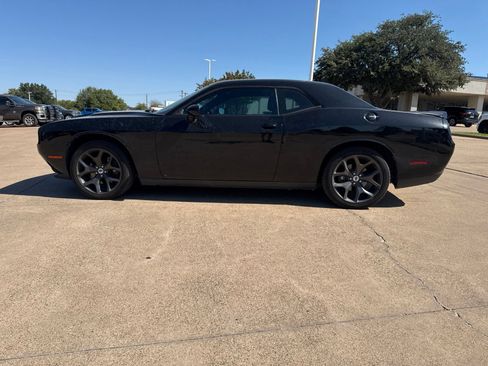 Used 2018 Dodge Challenger SXT Plus RWD image 4