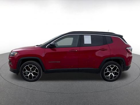 Used 2025 Jeep Compass Limited image 10