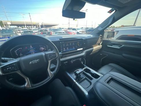 Used 2022 Chevrolet Silverado 1500 LT Trail Boss w/ LT Trail Boss Premium Package AWD/4WD image 5