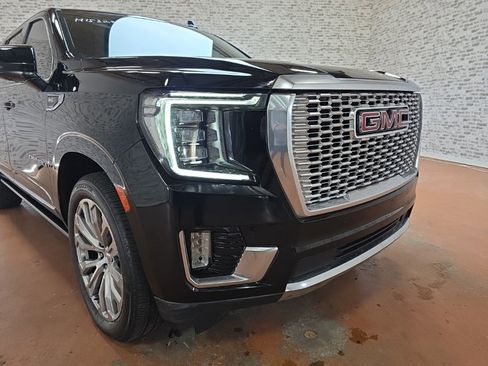 Used 2022 GMC Yukon XL Denali image 8