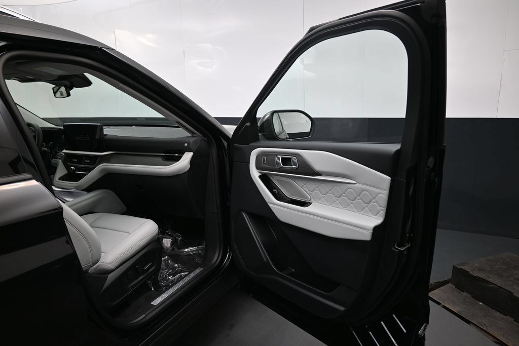New 2026 Ford Explorer Platinum w/ LUX Leather Package AWD/4WD image 11