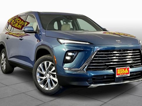 Used 2025 Buick Enclave Preferred image 2