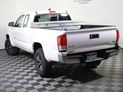Used 2020 Toyota Tacoma SR5 AWD/4WD image 13