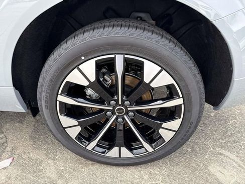New 2026 Volvo XC60 B5 Plus w/ Climate Package image 5