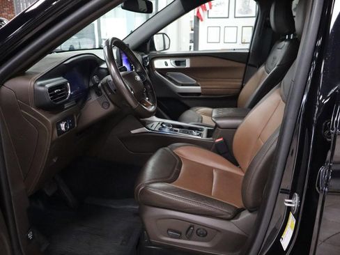 Used 2021 Ford Explorer King Ranch w/ Premium Technology Package image 11