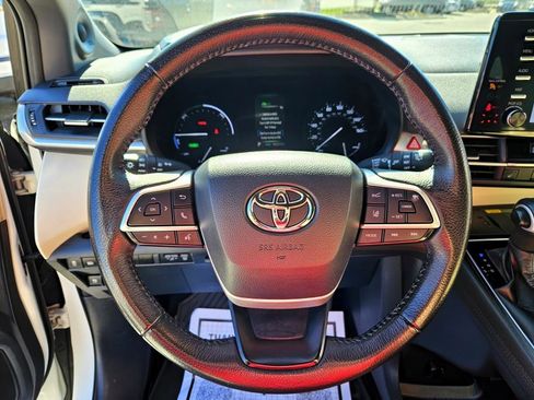 Used 2021 Toyota Sienna XLE w/ XLE Plus Package image 24